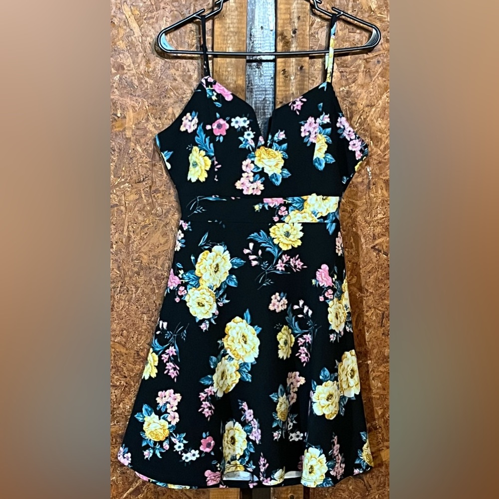 Women large floral black tie back dress